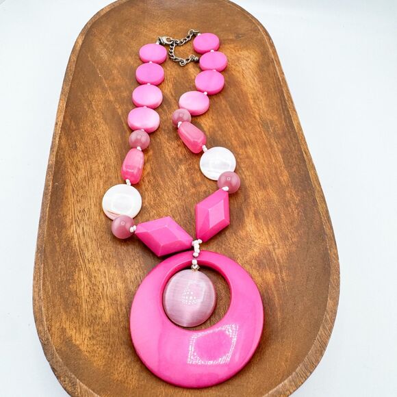 Vintage Bold Pink Statement Necklace Chunky Retro Beaded Pendant Mod Y2K Bright - Picture 3 of 11